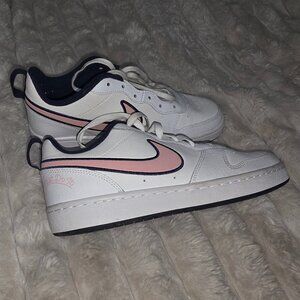 Nike Court Borough Low 2 SE1 size 7Y